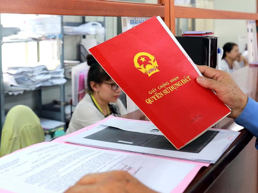 Khách hàng cần đóng lệ phí cấp giấy chứng nhận quyền sở hữu (Sổ hồng) & Thuế