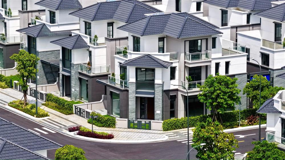 GLADIA BY THE WATERS